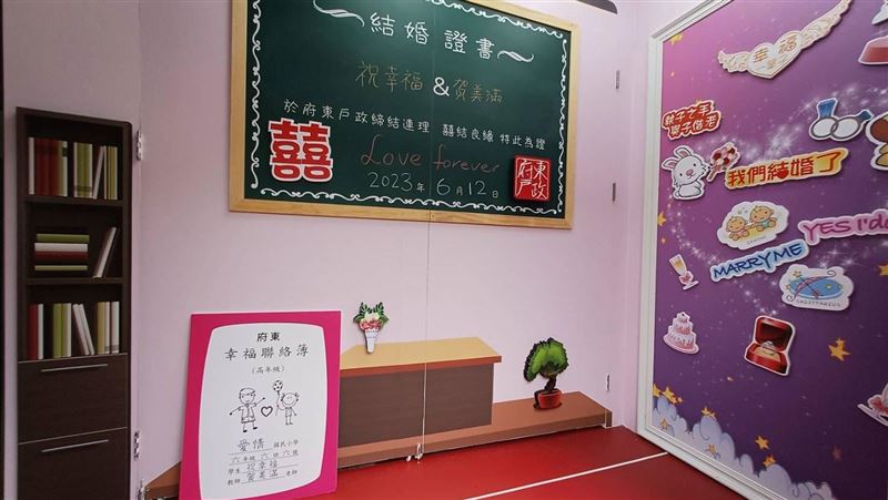 台南戶政事務所結婚牆　文青、工業風都有