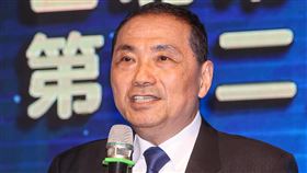 侯友宜出席北市保全商業同業公會代表大會（1）國民黨總統參選人侯友宜15日晚間到台北市文山區，出席台北市保全商業同業公會會員代表大會餐敘活動並發表談話，侯友宜指出，兩岸之間必須穩定，才能讓國際情勢穩定下來。中央社記者鄭清元攝  112年6月15日