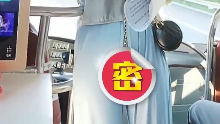 女導遊穿「緊身褲」私密部位顯形引發熱議