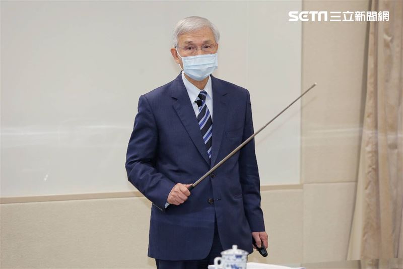 中央銀行總裁楊金龍宣布不升息，GDP預測值為1.72%。（圖／記者楊澍攝影）