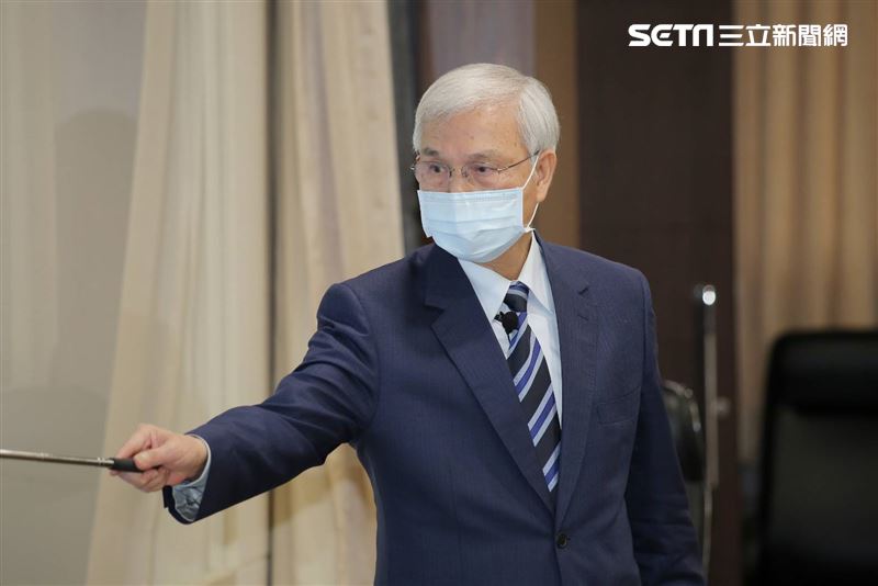 中央銀行總裁楊金龍宣布不升息，GDP預測值為1.72%。（圖／記者楊澍攝影）