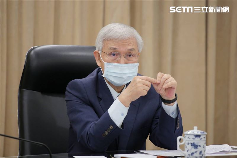 中央銀行總裁楊金龍宣布不升息，GDP預測值為1.72%。（圖／記者楊澍攝影）