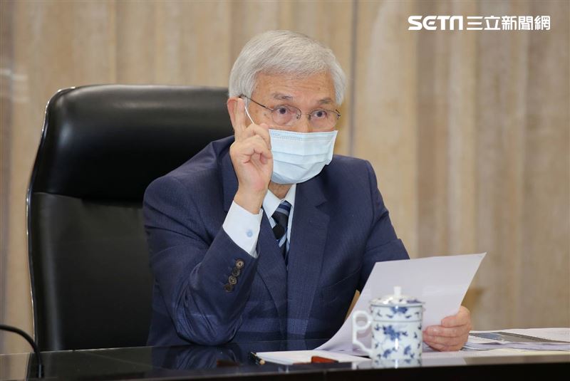 中央銀行總裁楊金龍宣布不升息，GDP預測值為1.72%。（圖／記者楊澍攝影）