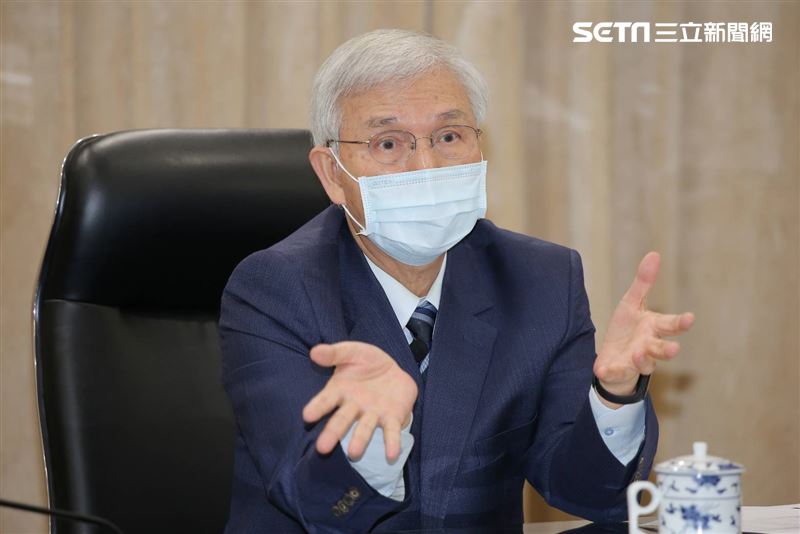 中央銀行總裁楊金龍宣布不升息，GDP預測值為1.72%。（圖／記者楊澍攝影）