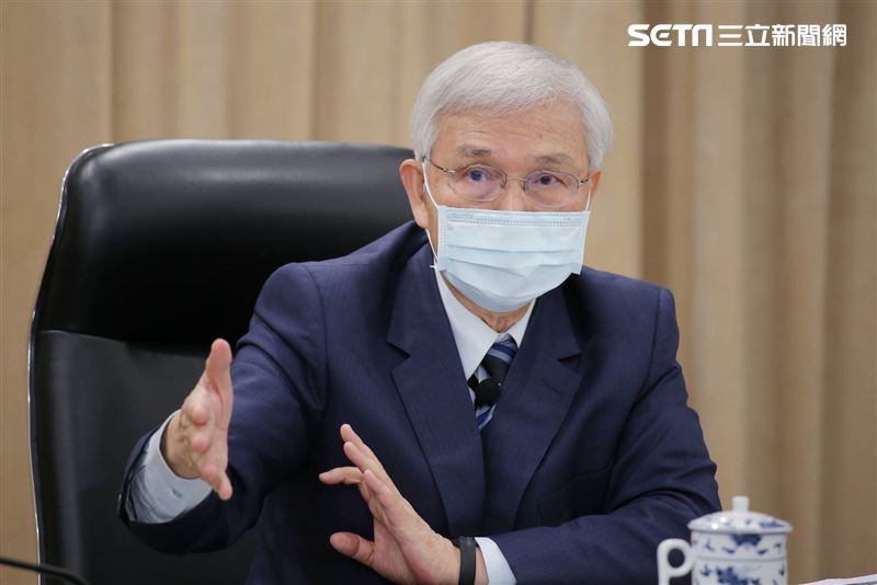 中央銀行總裁楊金龍宣布不升息，GDP預測值為1.72%。（圖／記者楊澍攝影）