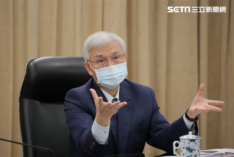 中央銀行總裁楊金龍宣布不升息，GDP預測值為1.72%。（圖／記者楊澍攝影）