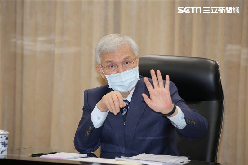 中央銀行總裁楊金龍宣布不升息，GDP預測值為1.72%。（圖／記者楊澍攝影）