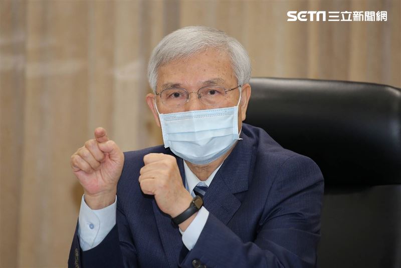 中央銀行總裁楊金龍宣布不升息，GDP預測值為1.72%。（圖／記者楊澍攝影）