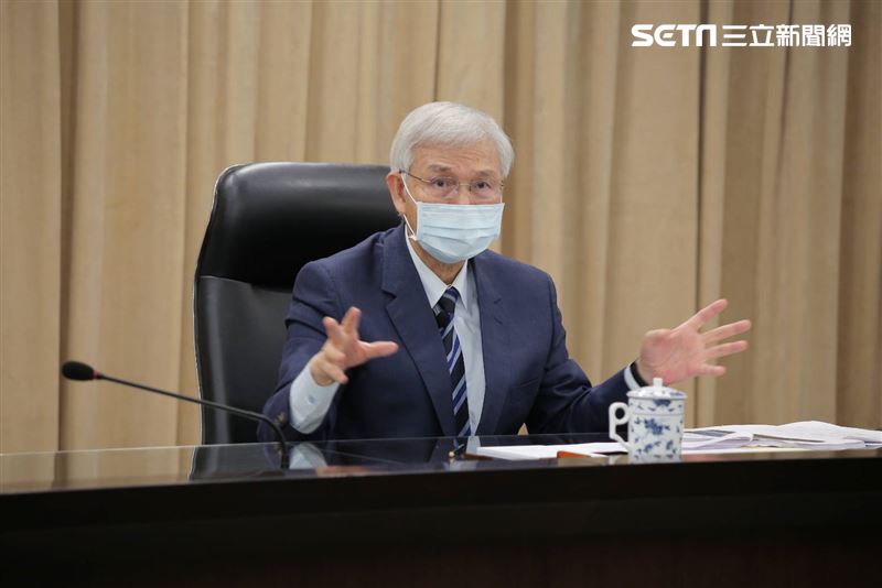 中央銀行總裁楊金龍宣布不升息，GDP預測值為1.72%。（圖／記者楊澍攝影）