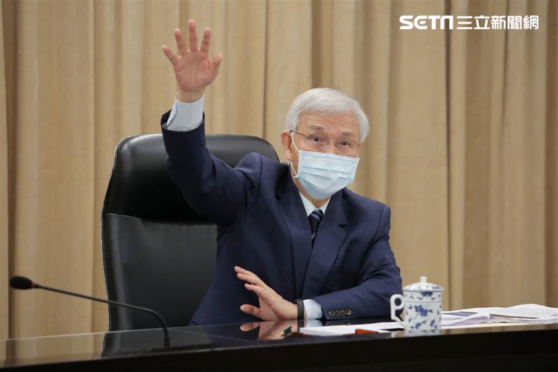 中央銀行總裁楊金龍宣布不升息，GDP預測值為1.72%。（圖／記者楊澍攝影）