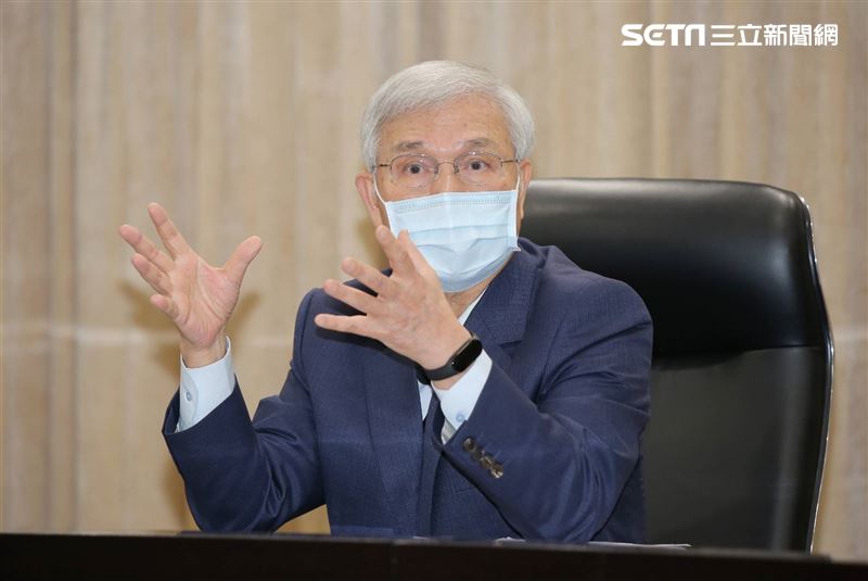 中央銀行總裁楊金龍宣布不升息，GDP預測值為1.72%。（圖／記者楊澍攝影）