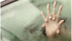 德國一對情侶開暖氣車震，疑缺氧陳屍車內。（圖／翻攝Tornoto Sun）