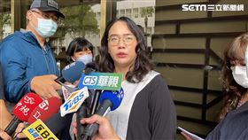 寶成集團副總羊曉東被控性騷擾，楊凱雯律師代為按鈴申告。（圖／記者楊忠翰攝影）