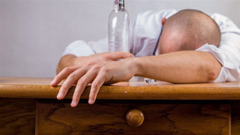 說戒酒卻改喝藥酒　三酸甘油酯「飆破萬」