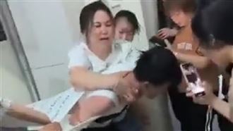 混進師大女浴室偷拍　攝男慘遭掐脖圍攻