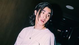 柯棨棋即將正式推出全創作專輯，首發奇幻暗黑單曲〈Your Wonderland〉。（圖／華研國際提供）