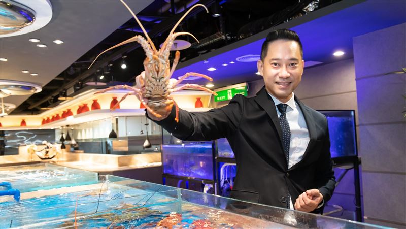 半夜睡不著覺？那來這家餐廳吃龍蝦、烤鴨