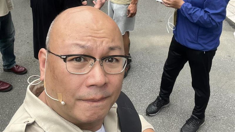 獨／在台中炸彈威脅現場　劉亮佐緊張撤場