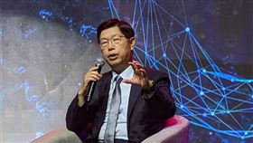 鴻海董事長劉揚偉駕駛電動車登場。2022鴻海科技日（圖／記者戴玉翔攝影）