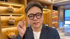 詹惟中,年輕,粉色衣服