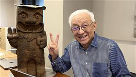 盼凝聚台灣共識...曹興誠開LINE官方帳號！矢板明夫驚嘆：曹董太會玩了。（圖／翻攝自曹興誠臉書）