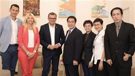 黃偉哲率市府團隊在台南市美術館迎接義大利參議院副議長錢益友