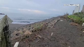 颱風長浪捲走沙！頭城海灘消失數十公尺