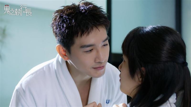 劉奕兒旅館驚醒狂揍張立昂　下秒突被反撩