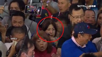 趁造勢擁擠性騷！女議員遭男志工「緊貼」