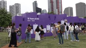 BTS出道10週年慶祝活動（1）韓國人氣團體BTS 17日於汝矣島漢江公園舉行出道10週年紀念活動。中央社記者廖禹揚首爾攝  112年6月18日