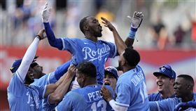 ▲皇家新秀泰勒（Samad Taylor）大聯盟初登場，首安是球隊再見安。（圖／美聯社／達志影像）