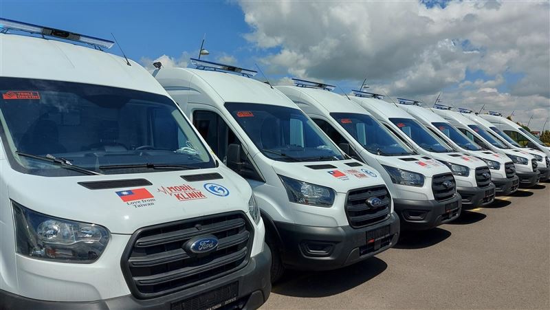 助土國震災醫療　台灣14部行動診所車就位