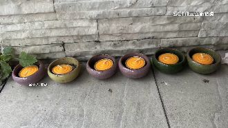 騎士餐廳前詭排蠟燭　老闆驚報警抓人