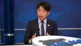 陳薇仲指愛盯胸部、問「沒做過愛的女生比較笨」　張之豪道歉：要為女兒改變，圖翻攝自陳薇仲、張之豪臉書