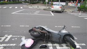 車禍,三民區,違規右轉,女保全,骨盆