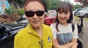 小亮哥（左）與林姿佑鶼鰈情深。（圖／記者鍾智凱攝）