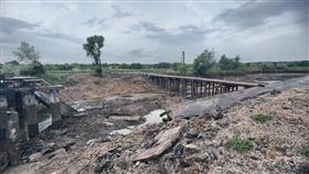 卡科夫卡水壩（Kakhovka Dam）遭炸毀。（圖／路透社／達志影像）