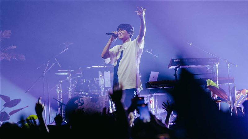宇宙人唱到一半　小玉驚覺「這裡」濕濕的