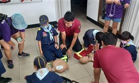 小童軍參訪大竹消防分隊　培養防災急救種子，圖/桃園電子報