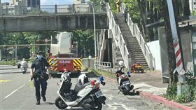 行人陸橋,果貿社區,高雄市,掛屍