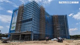 台中綠美圖傳工安意外，一名工人墜樓重傷送醫。（圖／民眾提供）