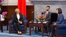 蔡英文總統今（19）日接見「波蘭眾議院外委會副主席芭菟煦訪團」。（圖／總統府提供)