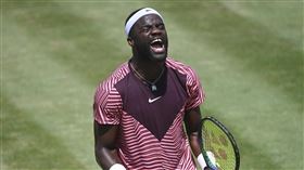 ▲提亞佛（Frances Tiafoe）拿下首座草地賽冠軍，排名進入世界前10。（圖／美聯社／達志影像）