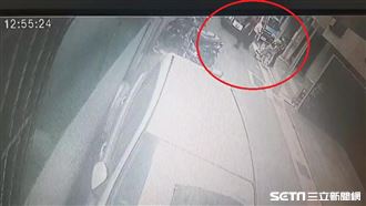 黃子佼穿吊嘎雙眼緊閉　虛弱送醫畫面曝光