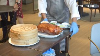 飯店幫客保管烤鴨弄丟　重烤一隻專車送達