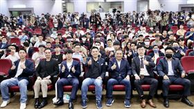 侯友宜赴台灣大學出席「校園總統馬拉松」座談（圖／侯友宜競選工作室提供）