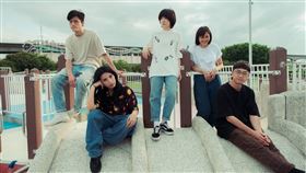 電氣搖滾樂團「閃閃閃閃」（圖／閃閃閃閃 提供）