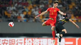 中國男足亞運隊昨日與南韓國家隊進行友誼賽，以1：0拿下勝利。（圖／翻攝自微博）
