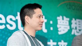 遭控性侵！作家何則文道歉文2連發...只認拍裸照：事實和你說的不一樣。（圖／翻攝自何則文臉書）