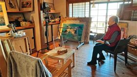 畫家楊恩生在臉書感謝他的高中同學、即前內政部長李鴻源推薦讓他成為黃金博物館駐館藝術家，可常住館方提供的日式木屋。（翻攝楊恩生臉書）